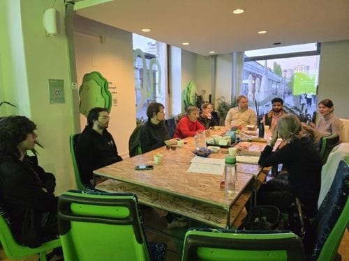 udeleženci podnebne kavarne